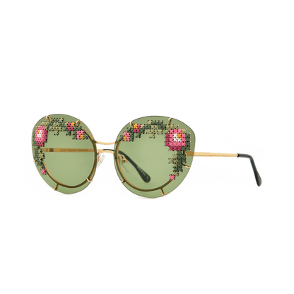 Sunglasses with hand-embroidered lenses